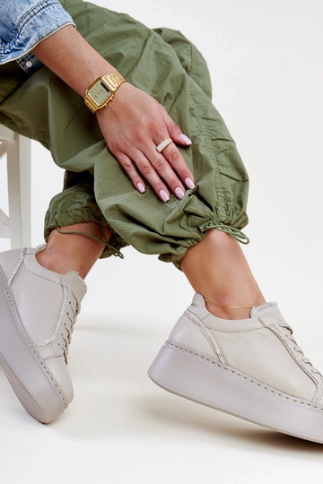 Sneakers de couro bege escuro com zircônias Karino