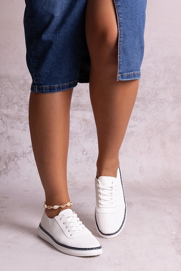 Tênis vazado branco e azul... 2