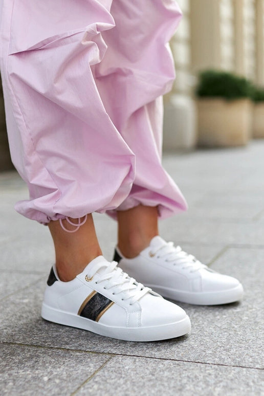 Tênis branco com tira decorativa Grada