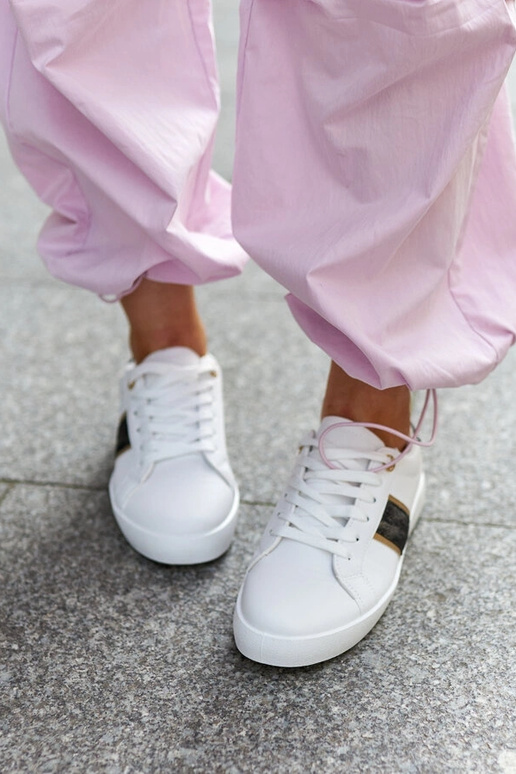 Tênis branco com tira decorativa Grada