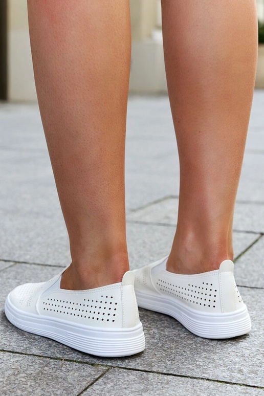 Ténis arejados bege slip-on Dafina