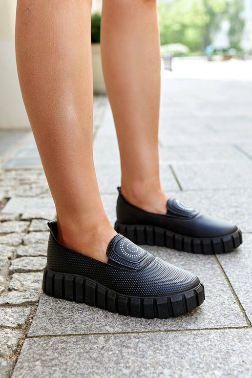 Botas pretas de cano curto com sola...