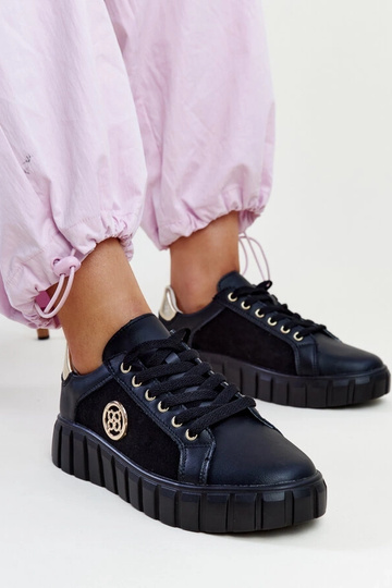 Tênis pretos em couro com...