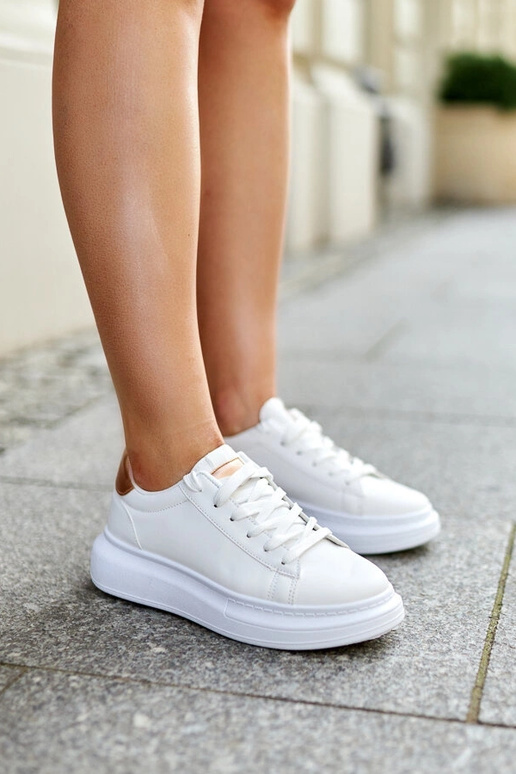 Tênis branco com sola grossa Ivalu
