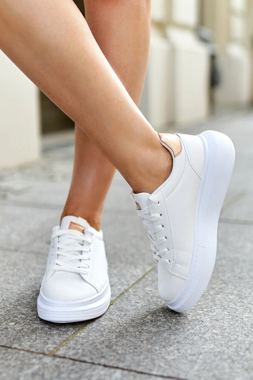 Tênis branco com sola grossa Ivalu