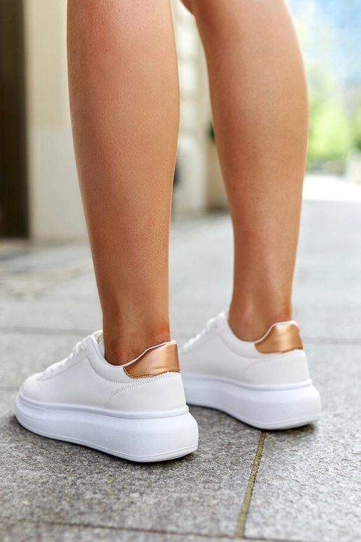 Tênis branco com sola grossa Ivalu