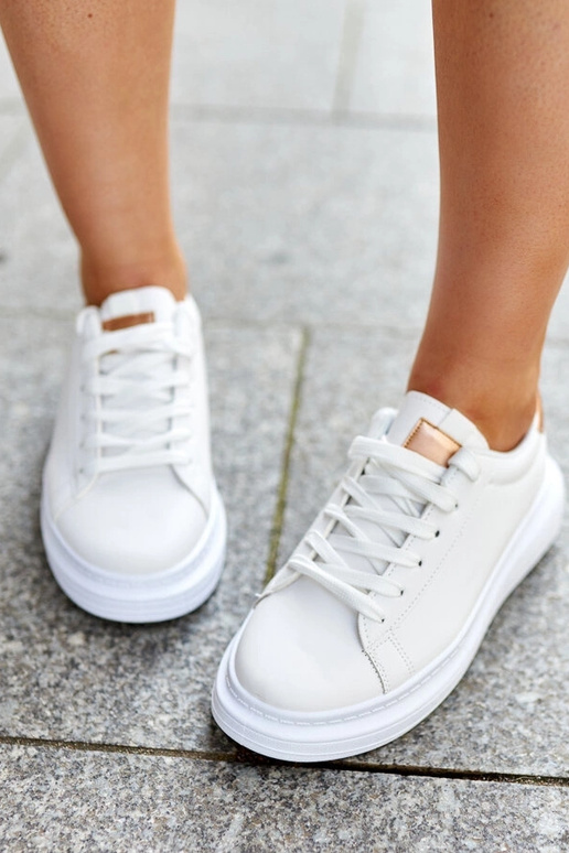 Tênis branco com sola grossa Ivalu