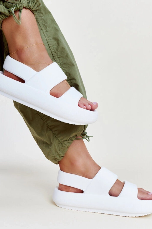 Sandálias brancas Attiana