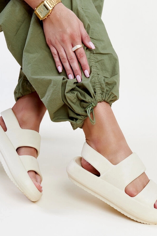 Sandálias Attiana Bege