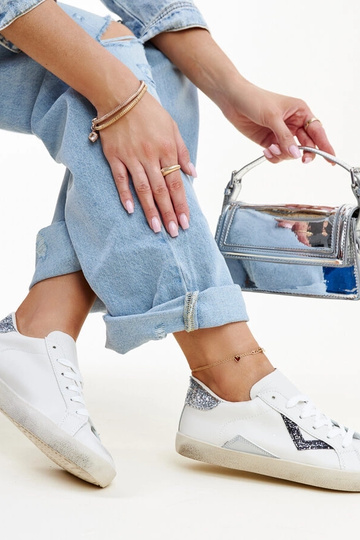 Tênis brancos com efeito...