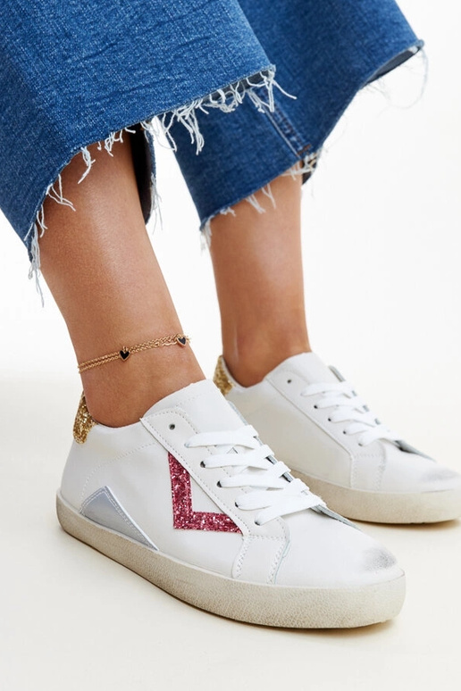 Tênis branco com efeito "desgastado"...