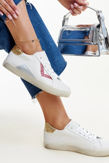 Tênis branco com efeito... 2