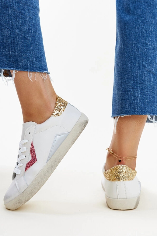 Tênis branco com efeito "desgastado"...