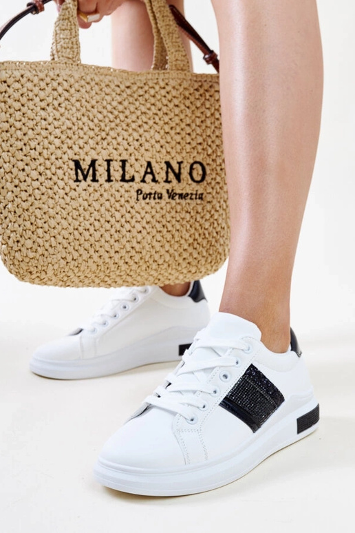 Tênis preto e branco com zircônias...