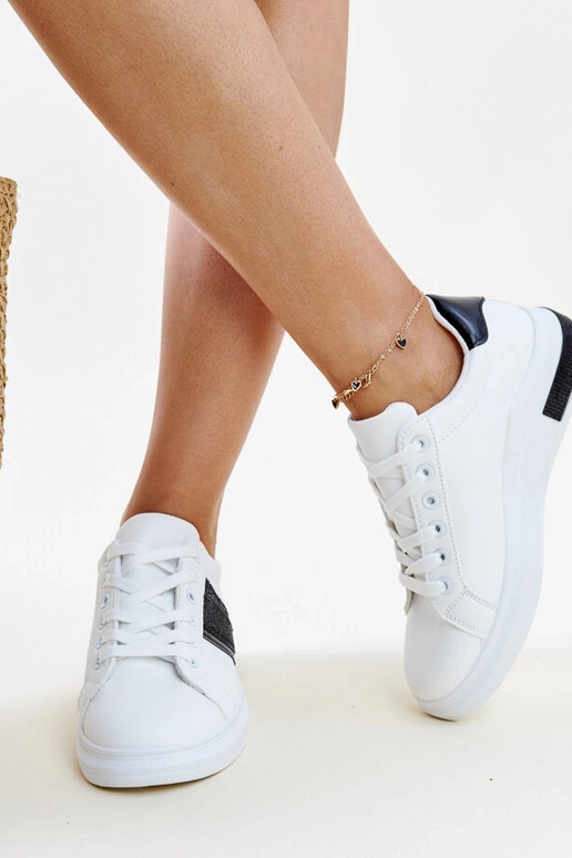 Tênis preto e branco com zircônias...