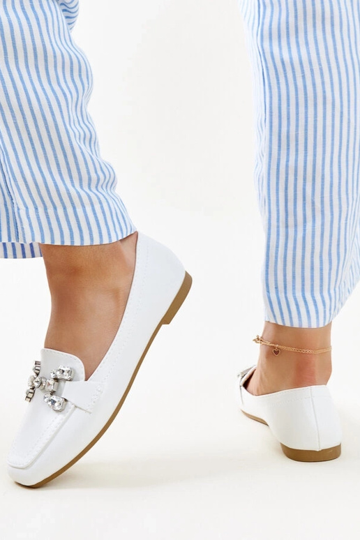 Mocassim branco com fivela de...