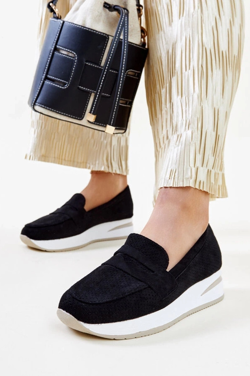 Sapatos Muna pretos perfurados