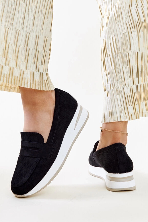 Sapatos Muna pretos perfurados