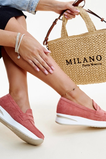 Sapatos Muna rosa perfurados 2