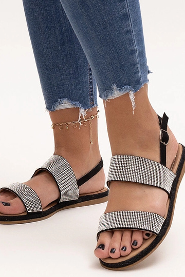 Sandálias pretas decoradas... 2