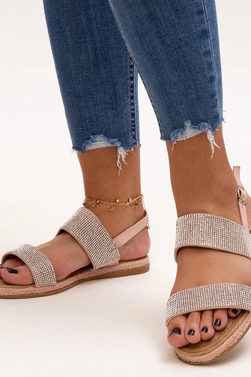 Sandálias rosa decoradas com zircões...