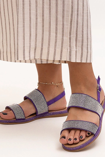 Sandálias roxas decoradas... 2