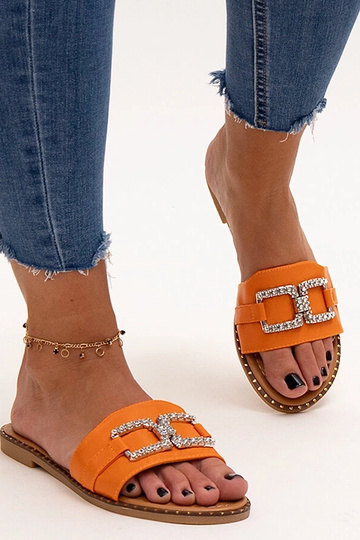 Chinelos laranja com fivela decorativa da Rochaela