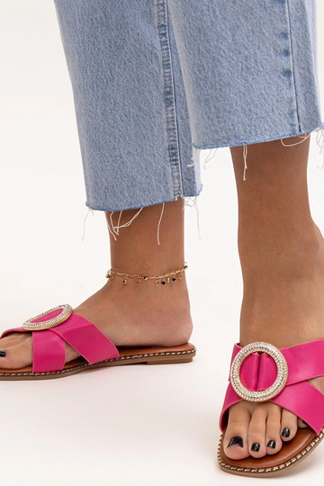 Chinelo rosa decorado com fivela de zircônia Salimba 2