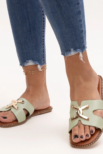 Chinelo verde com fivela Razanna