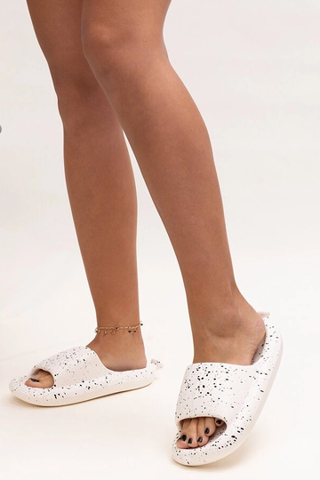 Chinelo branco com tira larga Hekssa