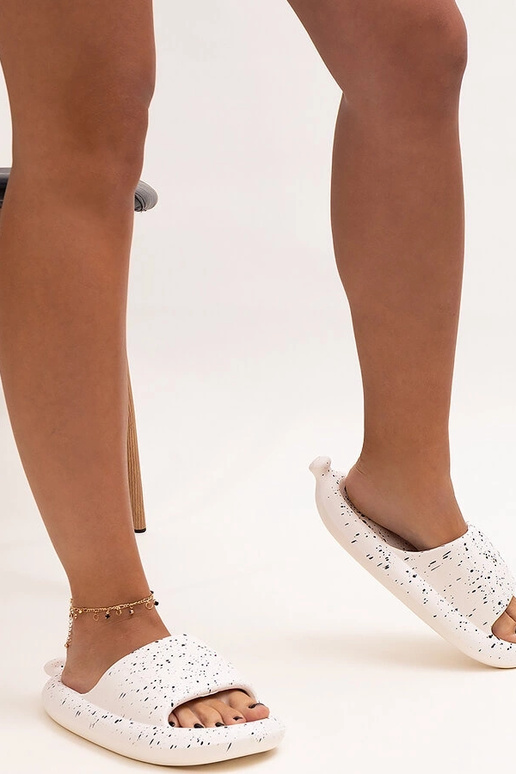 Chinelo branco com tira larga Hekssa Chinelo branco com tira larga Hekssa