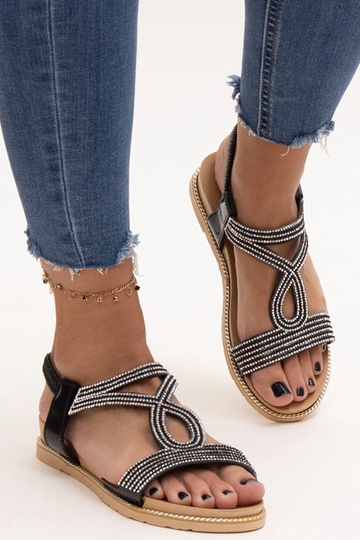 Sandálias pretas decoradas... 2