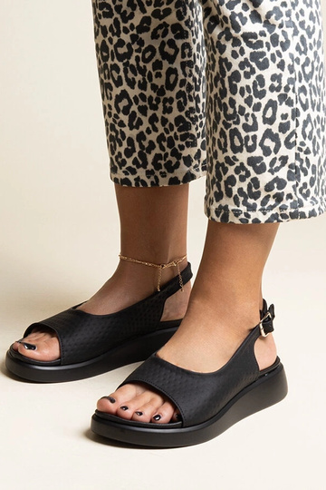 Sandália preta com sola... 2