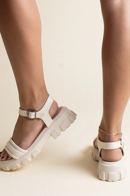 Sandálias bege com sola maciça Meredi