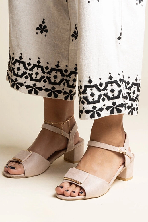 Sandálias bege salto baixo Frederica