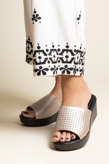 Chinelo cunha vazado...
