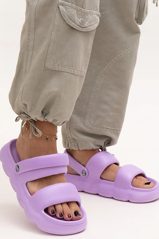 Sandália leve de espuma em cor sólida...