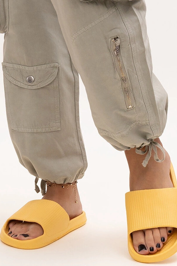 Chinelos de espuma amarelo menta 2