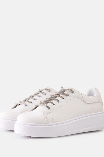 Tênis branco com decoração Asmait espetacular