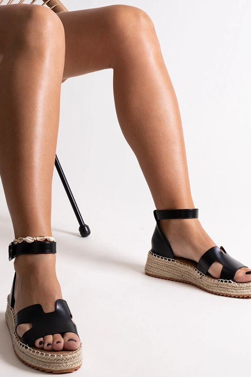 Sandálias pretas de cunha Laurencia