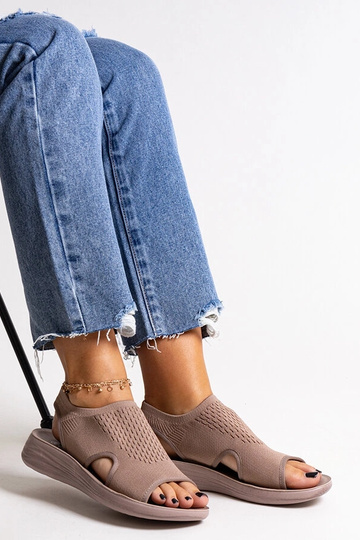 Sandália plataforma marrom... 2