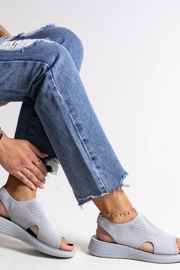 Sandália plataforma cinza...