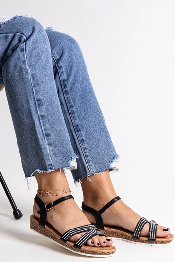 Sandália preta de salto...