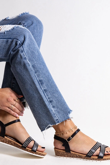 Sandália preta de salto... 2