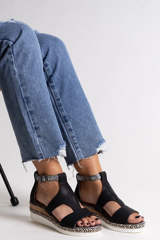 Sandálias pretas Tiuma de salto baixo