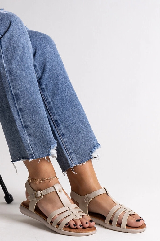 Sandálias brancas de couro ecológico...