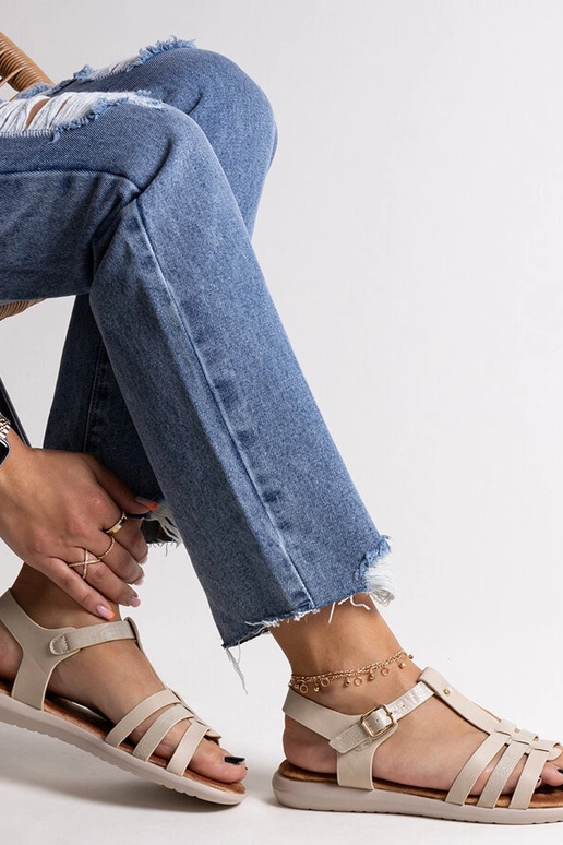 Sandálias brancas de couro ecológico...