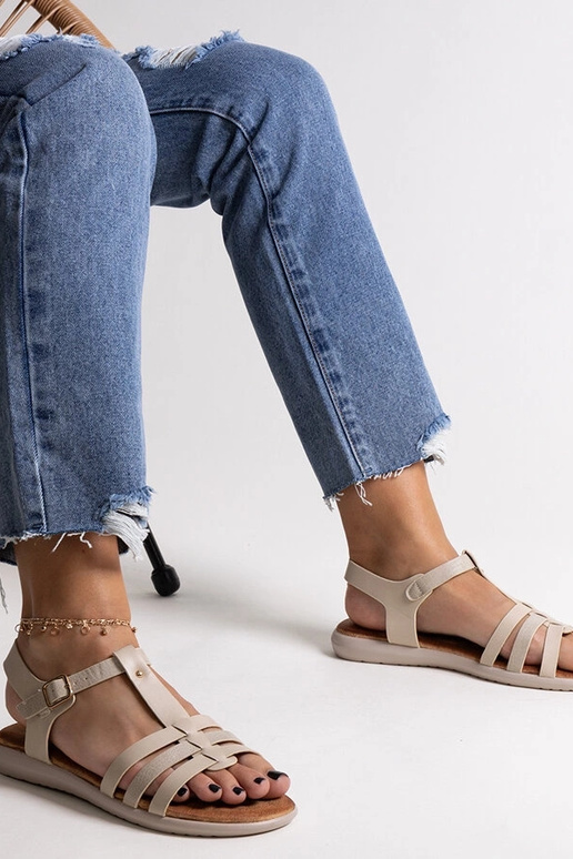 Sandálias brancas de couro ecológico...