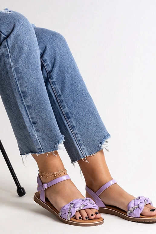 Sandálias roxas decoradas com zircões...