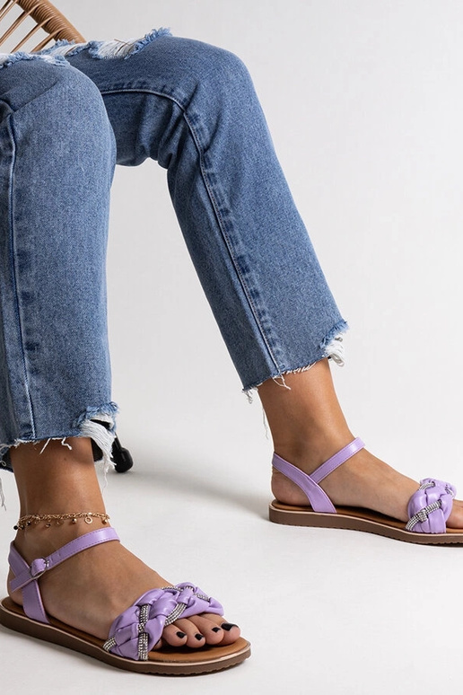 Sandálias roxas decoradas com zircões...